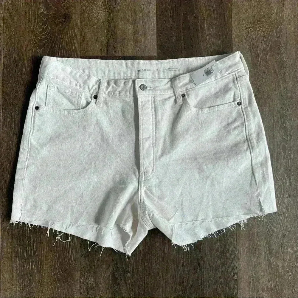 Old Navy Shorts.  Women’s size 16.  New with tags.  White.